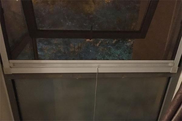 下拉式纱窗