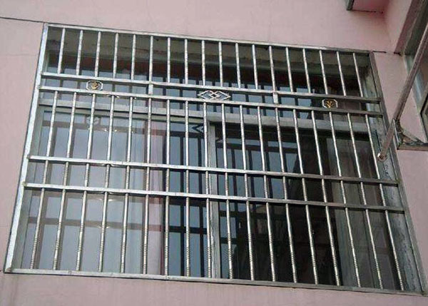 防盗窗用202还是304