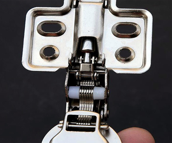 家用橱柜铰链安装方法 具体有哪些步骤？