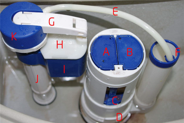 马桶水箱漏水原因及解决办法 马桶水箱漏水最快的修补方法 什么胶能粘马桶水箱裂缝