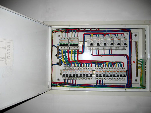 家用配电箱尺寸一般多大 配电箱一般安装在什么位置 家用配电箱正规接线图