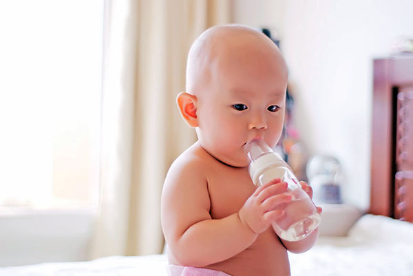 婴儿奶瓶哪些品牌好？婴儿奶瓶质量排行榜