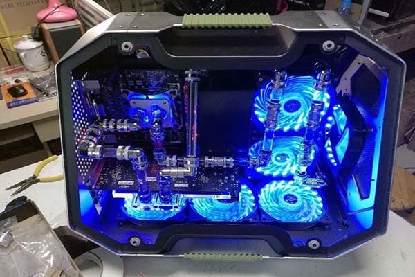 水冷主机和风冷主机哪个好 水冷主机用换水冷液吗 水冷主机哪个牌子好