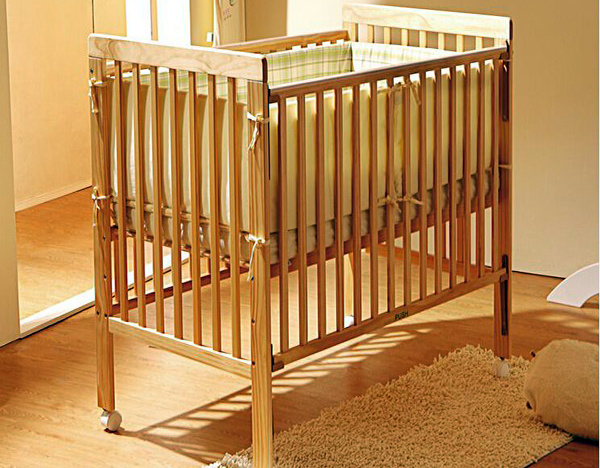 折疊式嬰兒床 一款可以帶出門的床