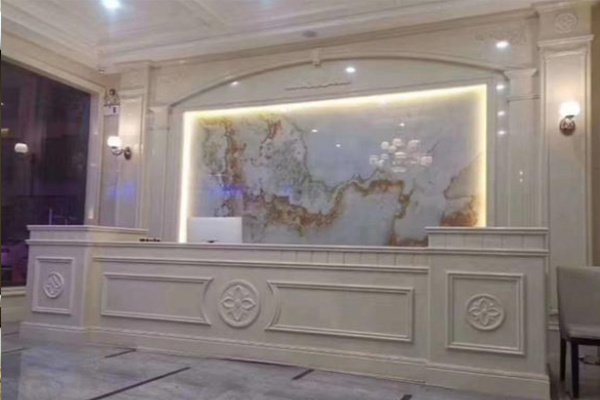 欧式罗马柱背景墙是什么材料做的