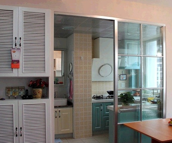 厨房玻璃门用什么玻璃好 厨房玻璃门怎么除油污