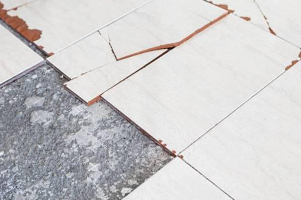 地砖松动是什么原因  地砖松动如何解决 地板松动用什么胶