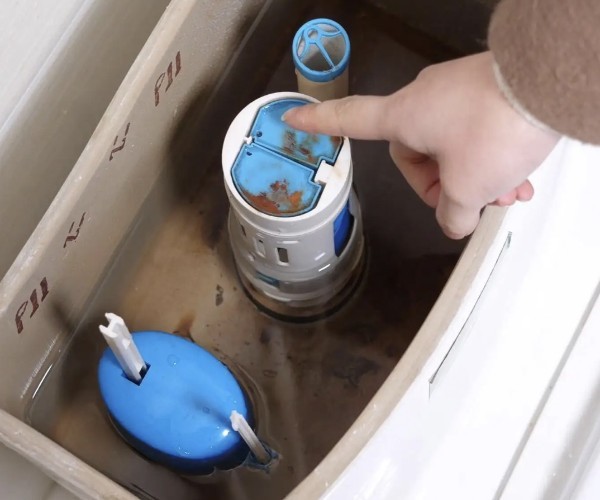 马桶水箱漏水原因 马桶水箱漏水解决方法