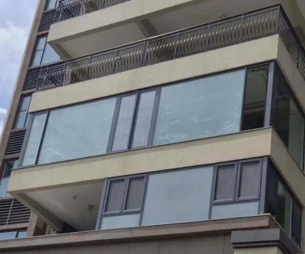高层阳台怎么封好看又实用 高层封阳台用什么玻璃和铝型材