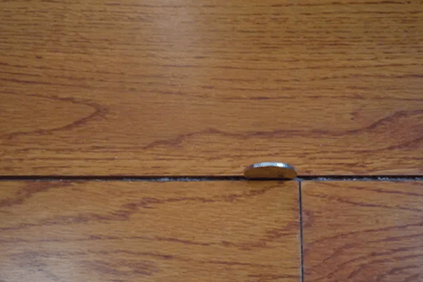 木地板为什么会出现缝隙 木地板出现缝隙怎么办