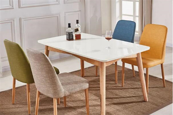 怎样挑选餐桌餐椅 餐桌椅子选什么材质好
