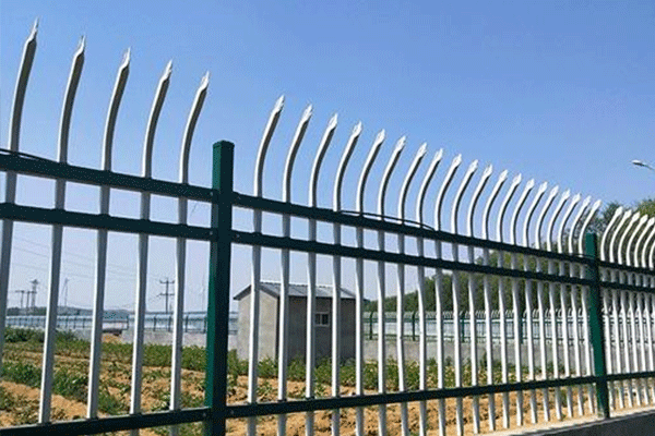 阳台围栏怎样选择  安装围栏都有哪些注意事项