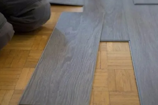 自己铺木地板的方法与技巧 自己铺木地板需要什么工具