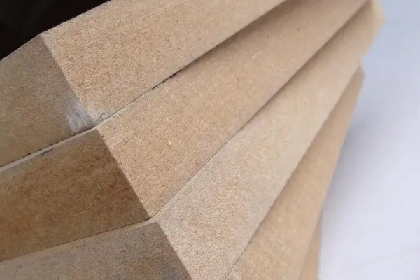 密度板和实木板哪个好 密度板甲醛多久挥发完