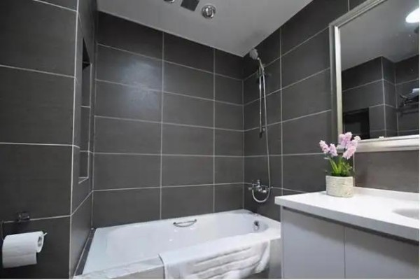 卫生间铺什么瓷砖好 卫生间的瓷砖应该怎么选合适