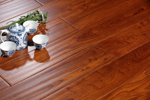 如何挑选实木地板的好坏 实木地板哪种木材好