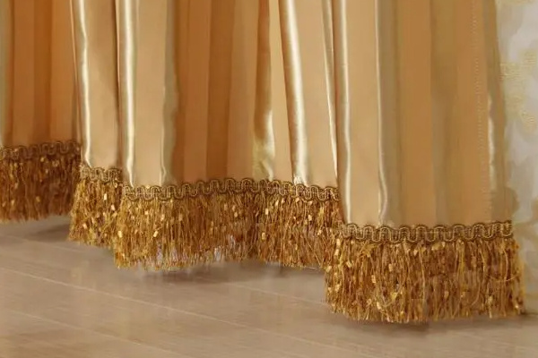 窗帘遮光布是什么面料做的 遮光布面料特点 遮光布面料优缺点