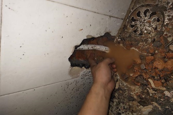水管漏水用什么能封住水