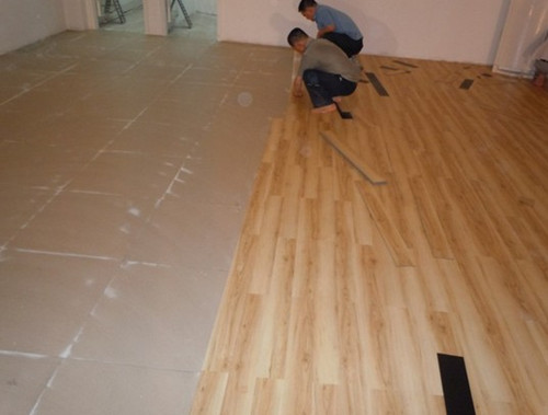 地板胶怎么铺比较好 地板胶铺贴时需要注意什么