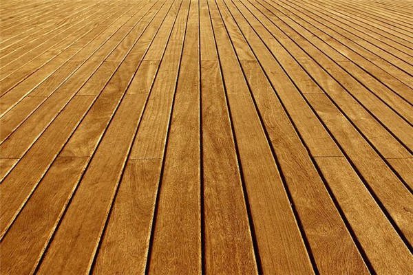 木地板黏黏的怎么回事 木地板黏黏的如何清理 木地板黏黏的有脚印