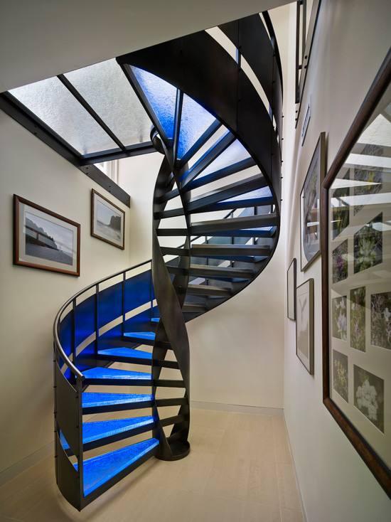 两层楼楼梯设计效果图