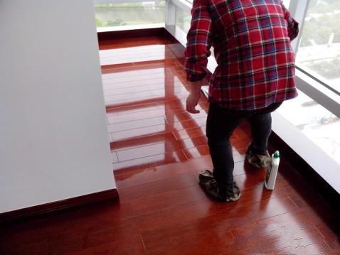 强化地板不要打蜡 青岛家庭装修