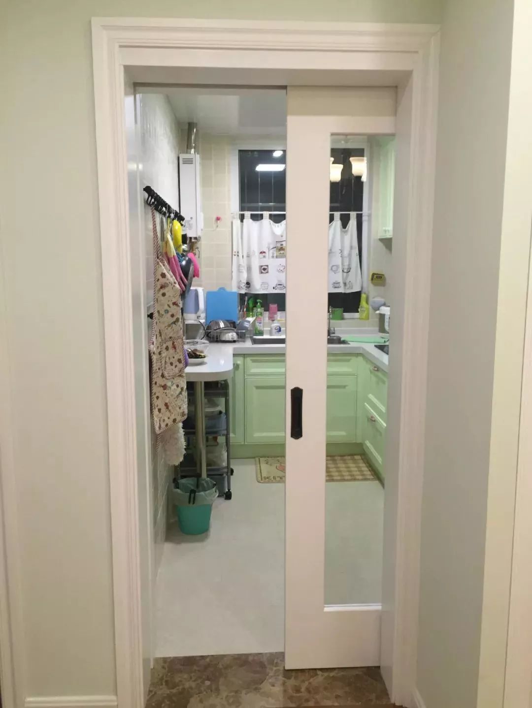 厨房门室内装修设计效果图 厨房装修门的搭配设计