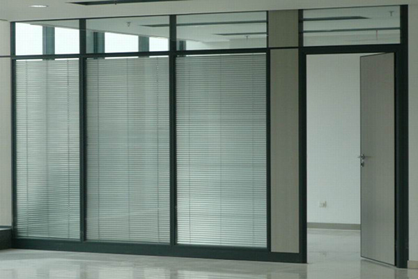 百叶窗隔断的安装方法步骤 百叶窗隔断价格 百叶窗哪种材料好