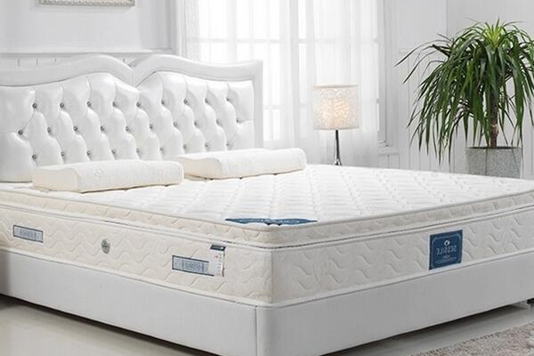 乳胶弹簧床垫和弹簧床垫哪个好 乳胶弹簧床垫可以两面睡不 乳胶弹簧床垫上面还用铺被吗