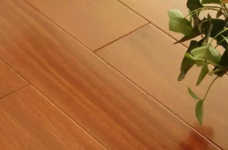 泰安装修实木地板使用寿命是多久？